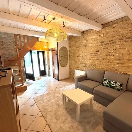 Des Malons - Maison A 100m De La Дом отдыха *