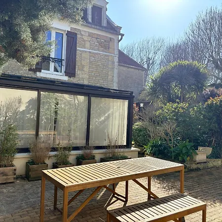 Des Malons - Maison A 100m De La Holiday home