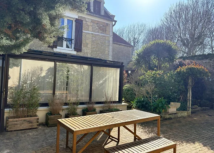 Des Malons - Maison A 100m De La Holiday home